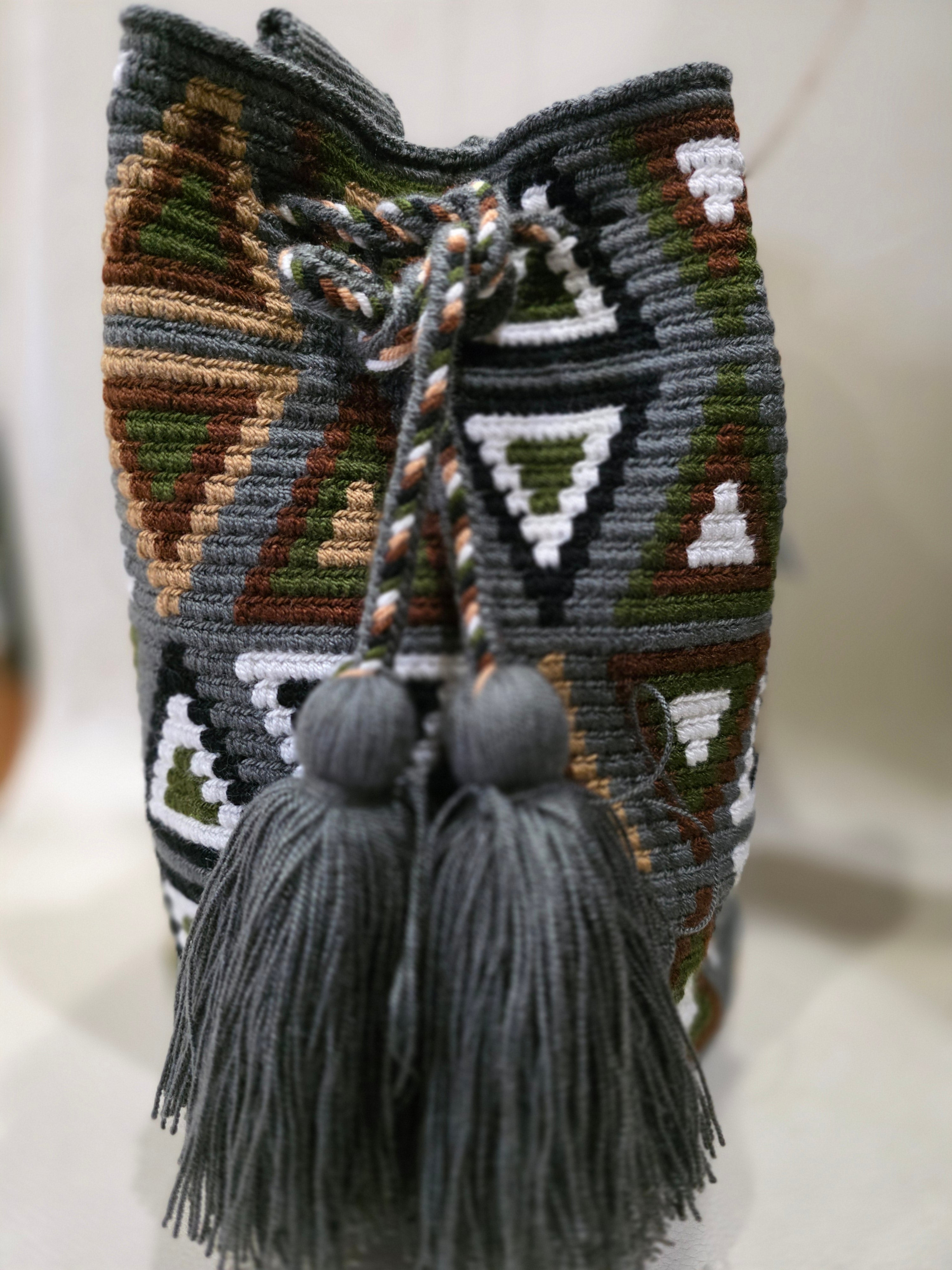 Granite – Two-Thread Medium Mochila  Crossbody Bucket Bag