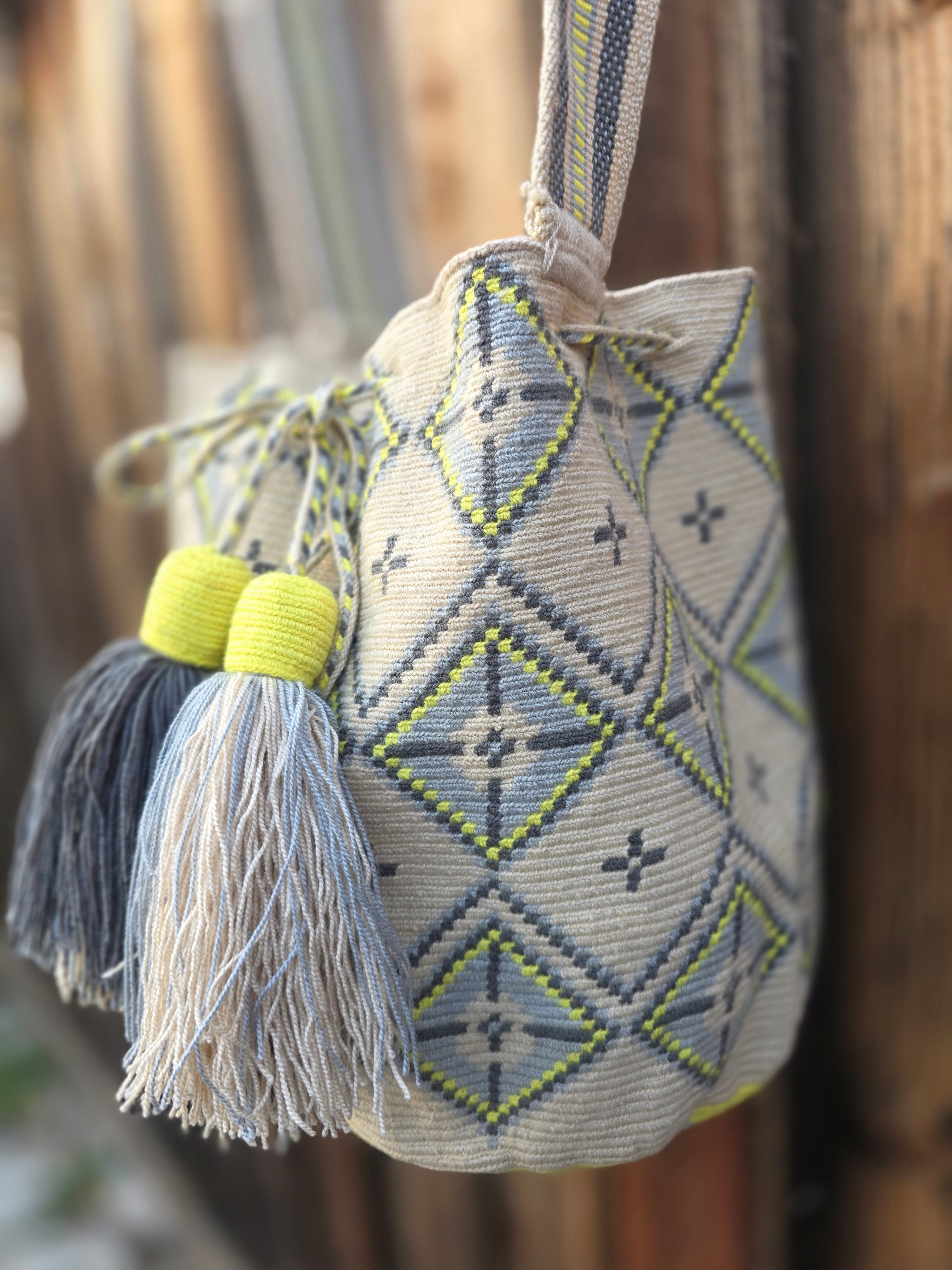 Axis Weave – Citrine Ash
Medium | One-Thread