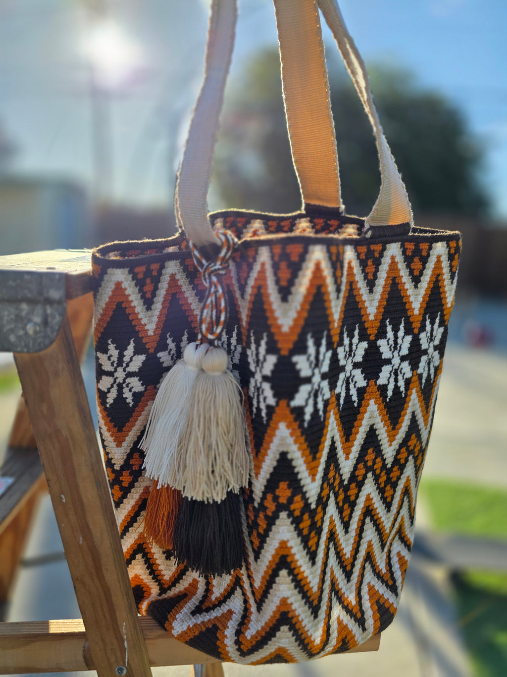 Raya – Handwoven Wayuu Tote (Golden Chevron)