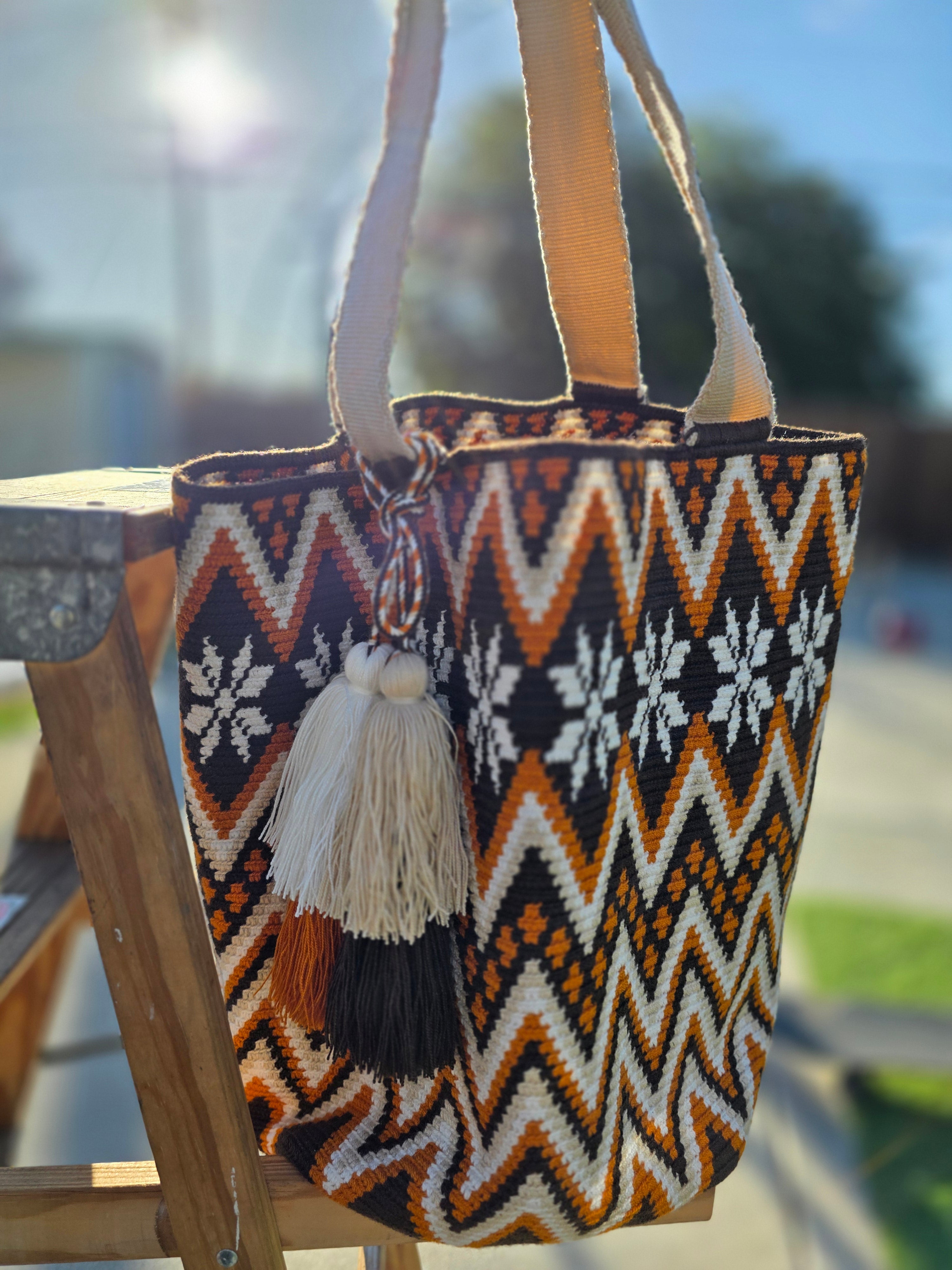 Raya – Handwoven Wayuu Tote (Golden Chevron)