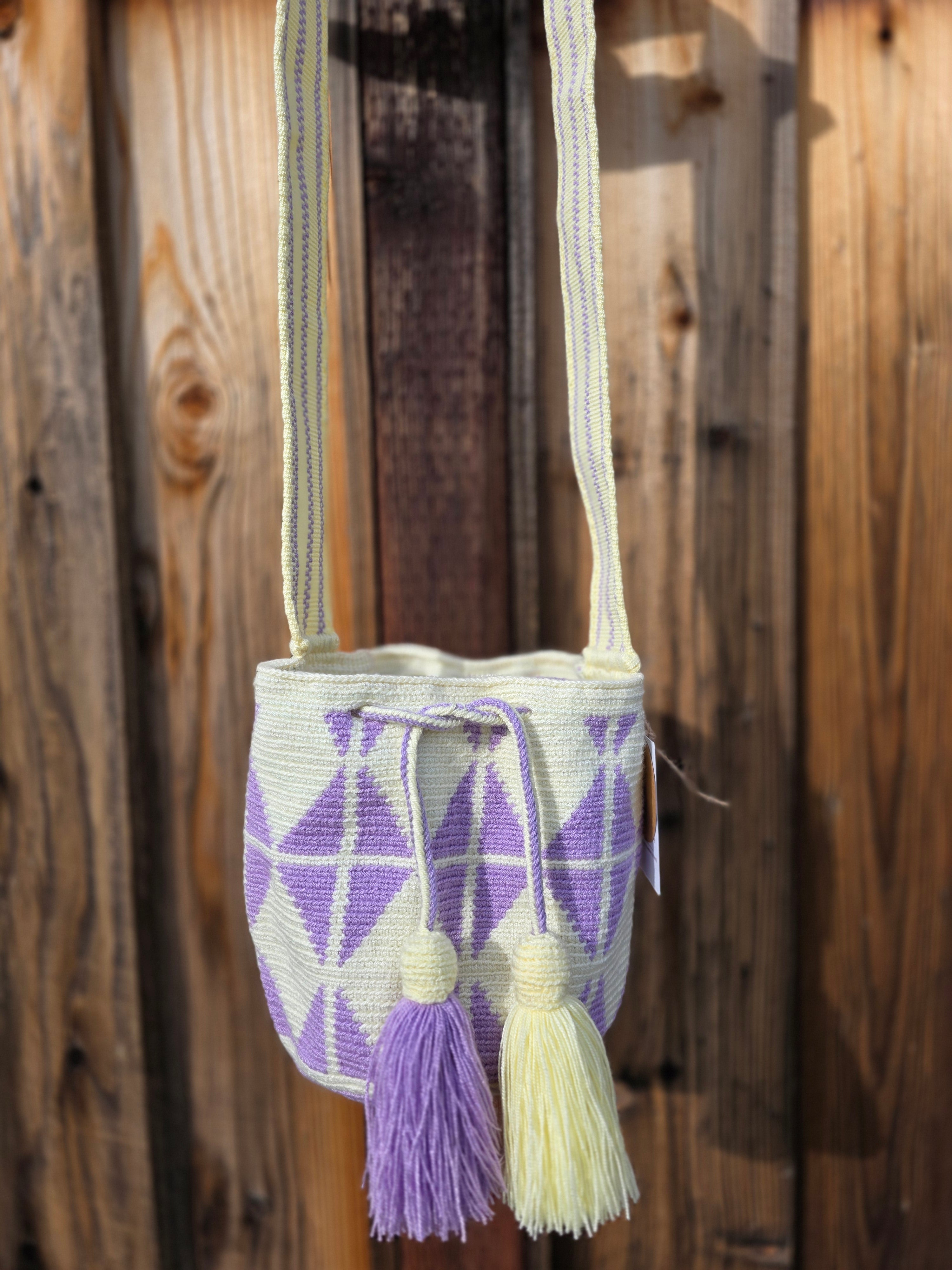 Soft Signal
Small Two-Thread Wayuu Mochila