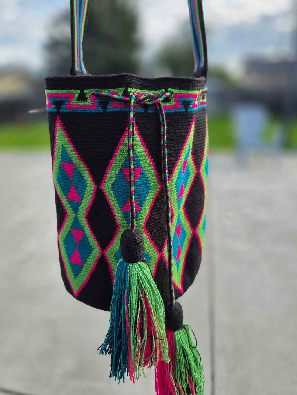 Neon Pulse Mochila — Large (One-Thread)