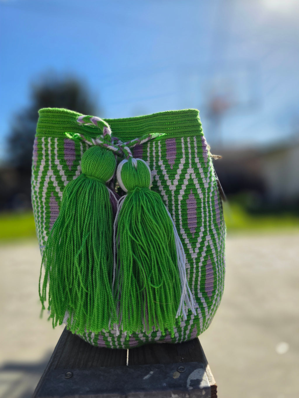 Verdant Pulse
Medium One-Thread Mochila