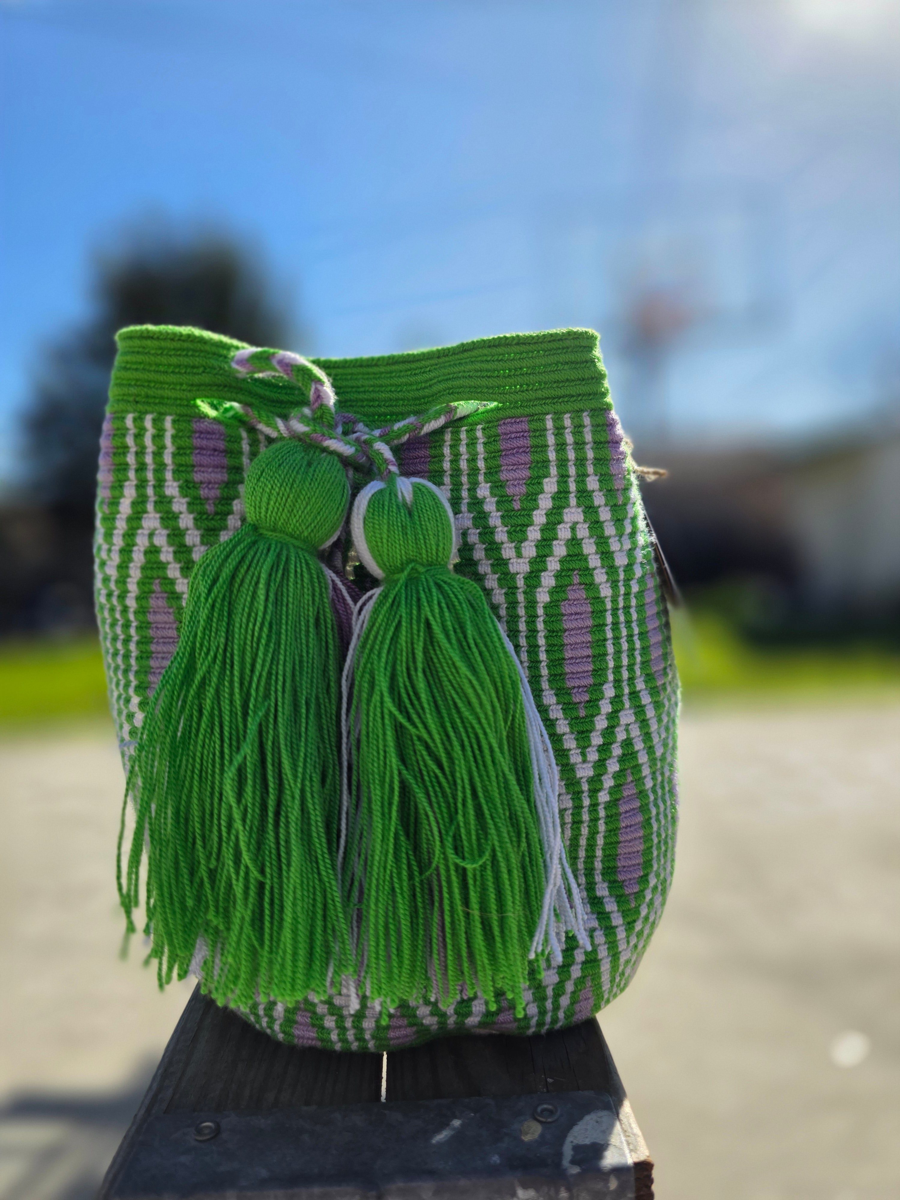 Verdant Pulse
Medium One-Thread Mochila