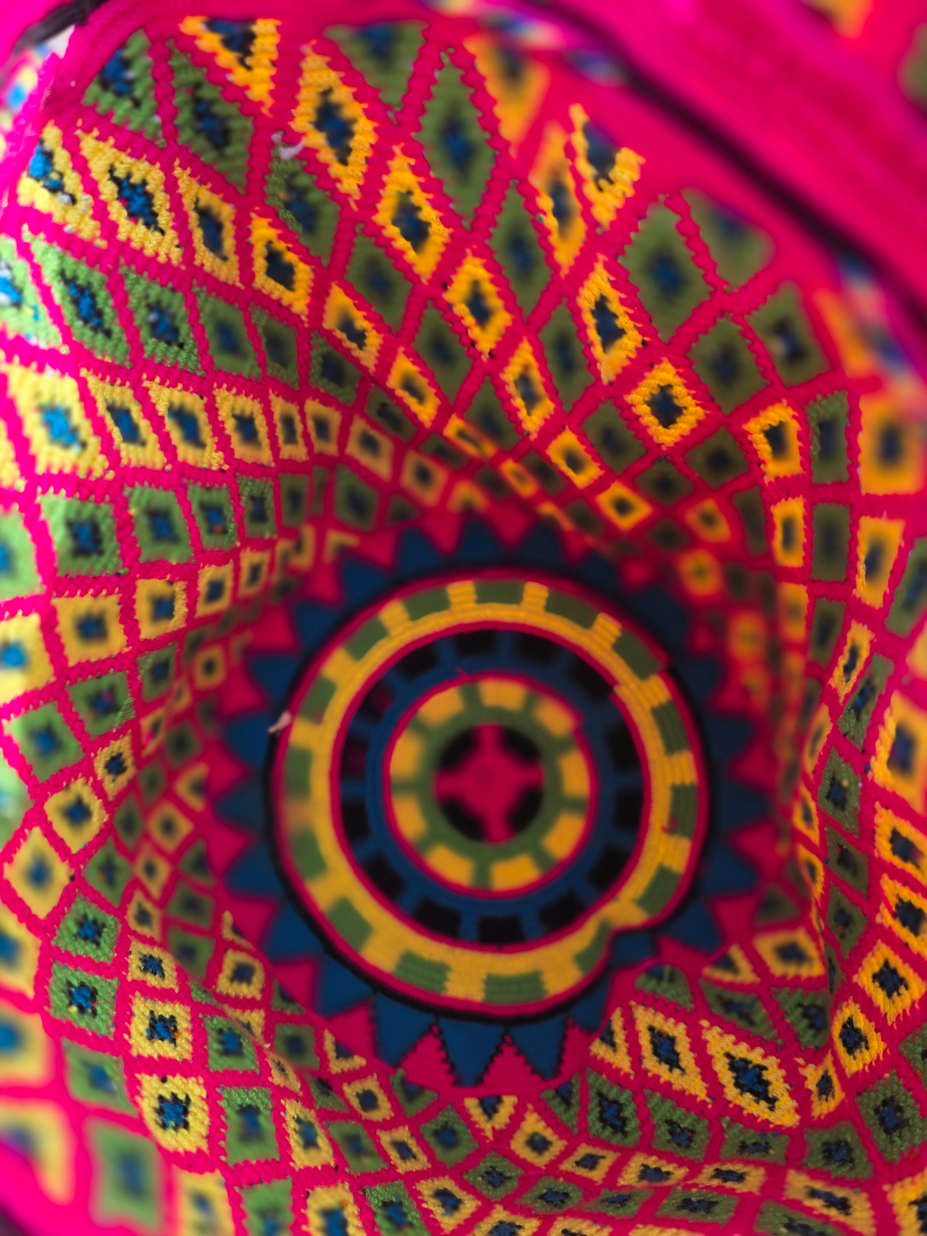 Electric Bloom Mochila — Large (One-Thread)
