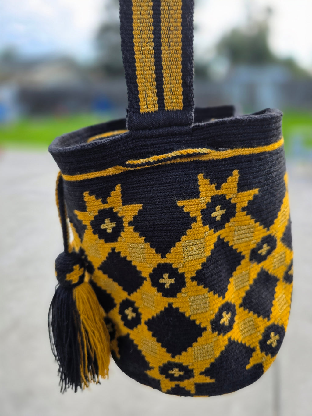 Midnight Gold Mochila — Medium (One-Thread)