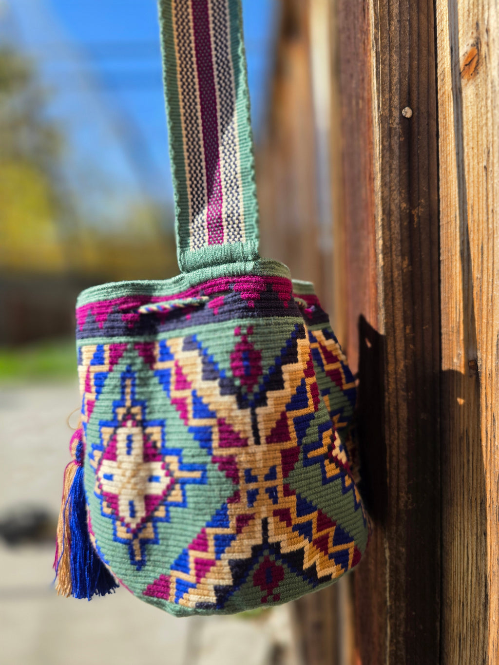 Mesa Azul
Medium One-Thread Mochila