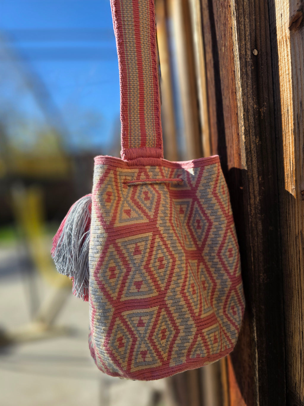 Rose Ledger
Medium One-Thread Mochila
