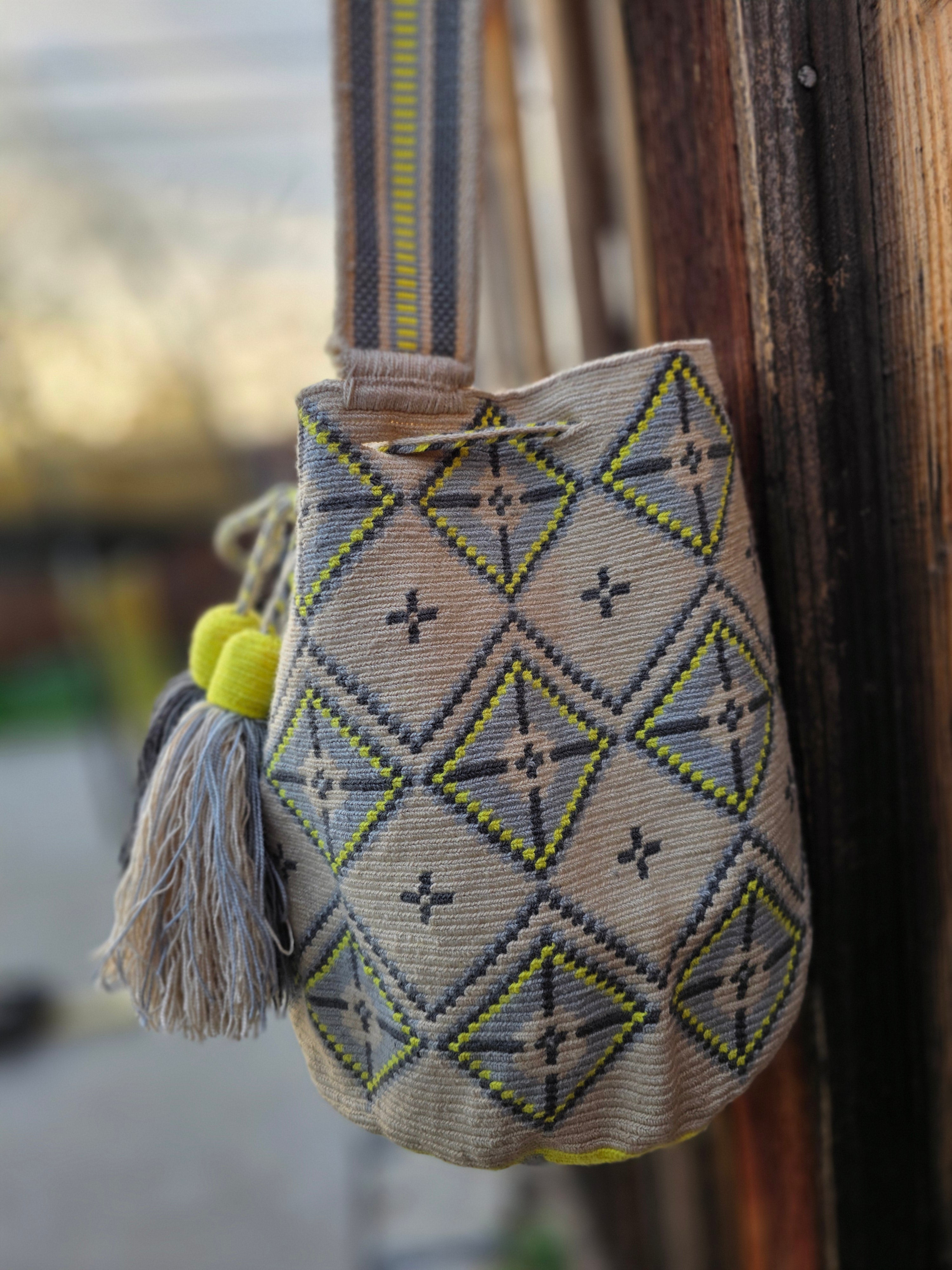 Axis Weave – Citrine Ash
Medium | One-Thread