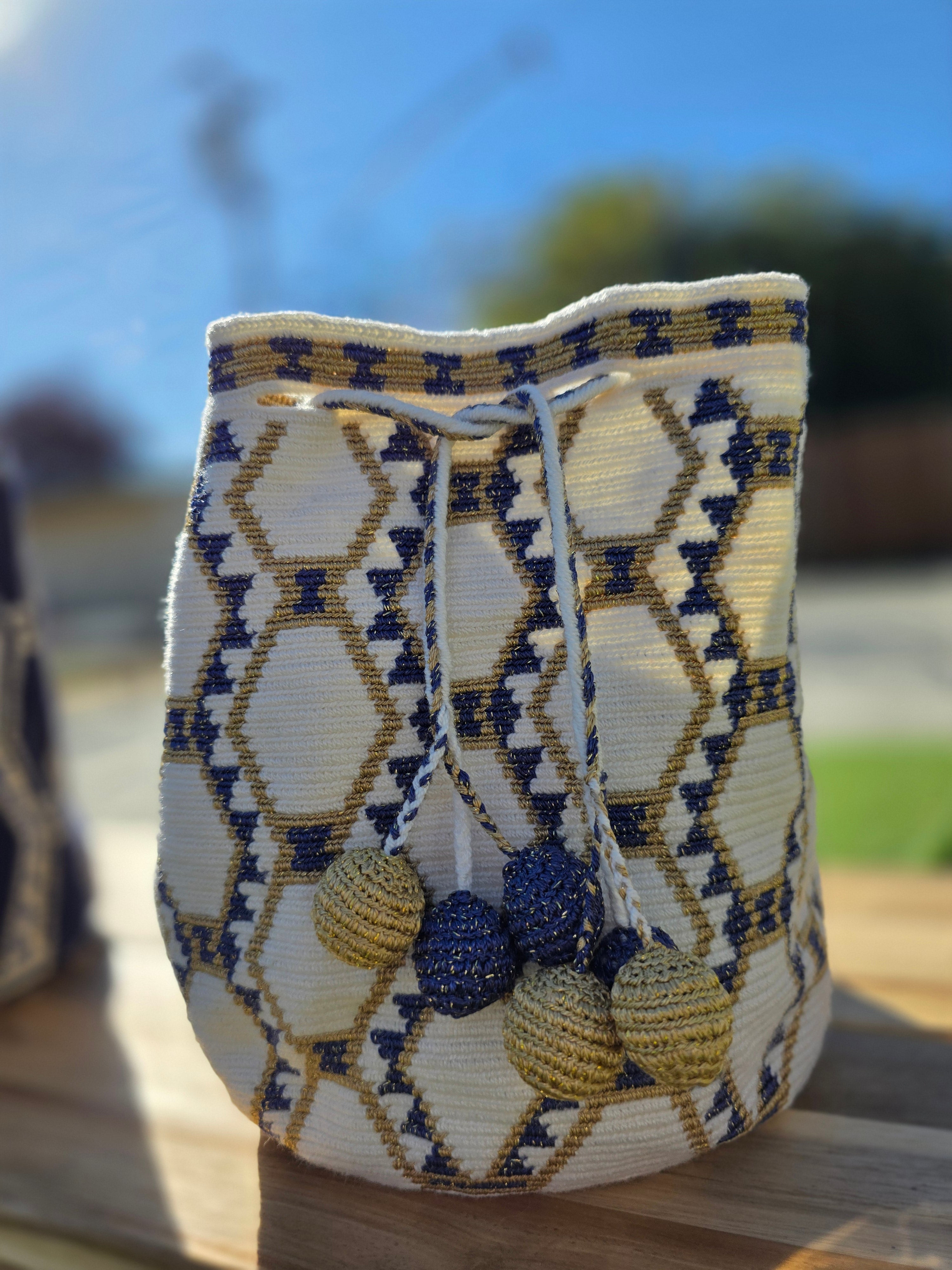 Collector's Edition- White Gold Blue Metallic Mochila Medium