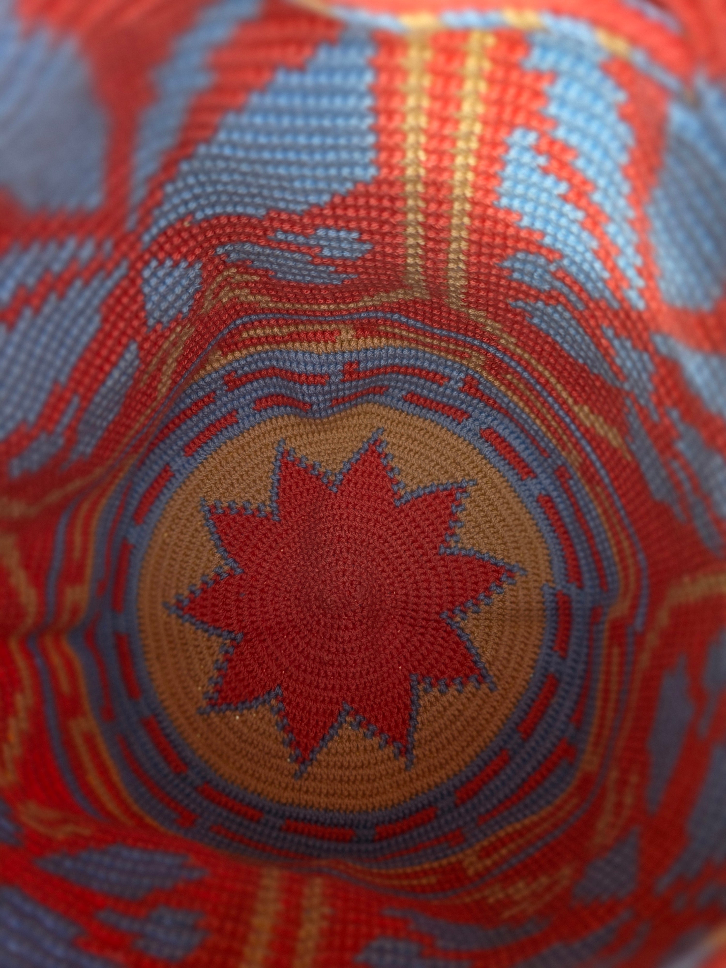 Solar Crest
Small Two-Thread Wayuu Mochila