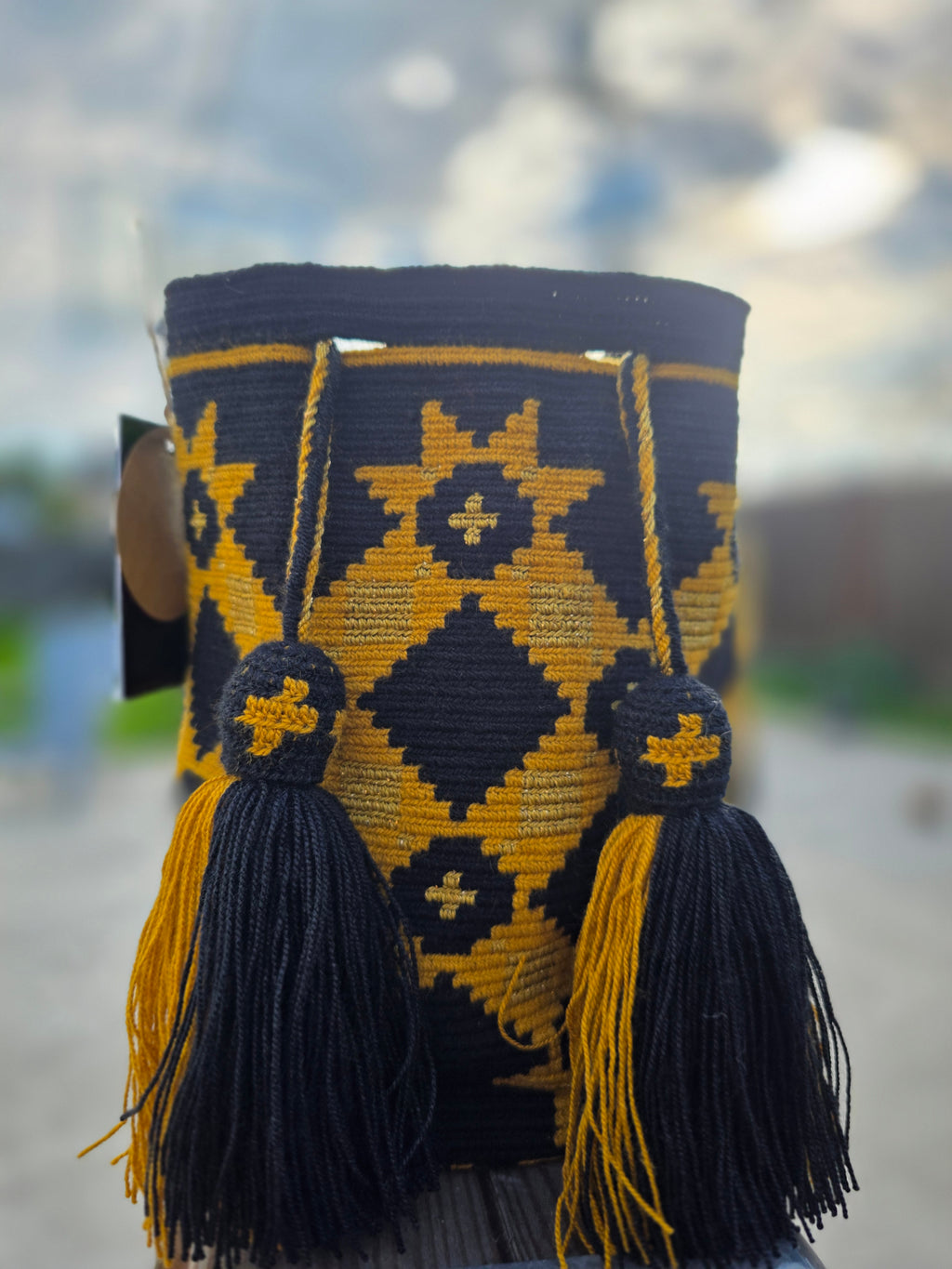 Midnight Gold Mochila — Medium (One-Thread)