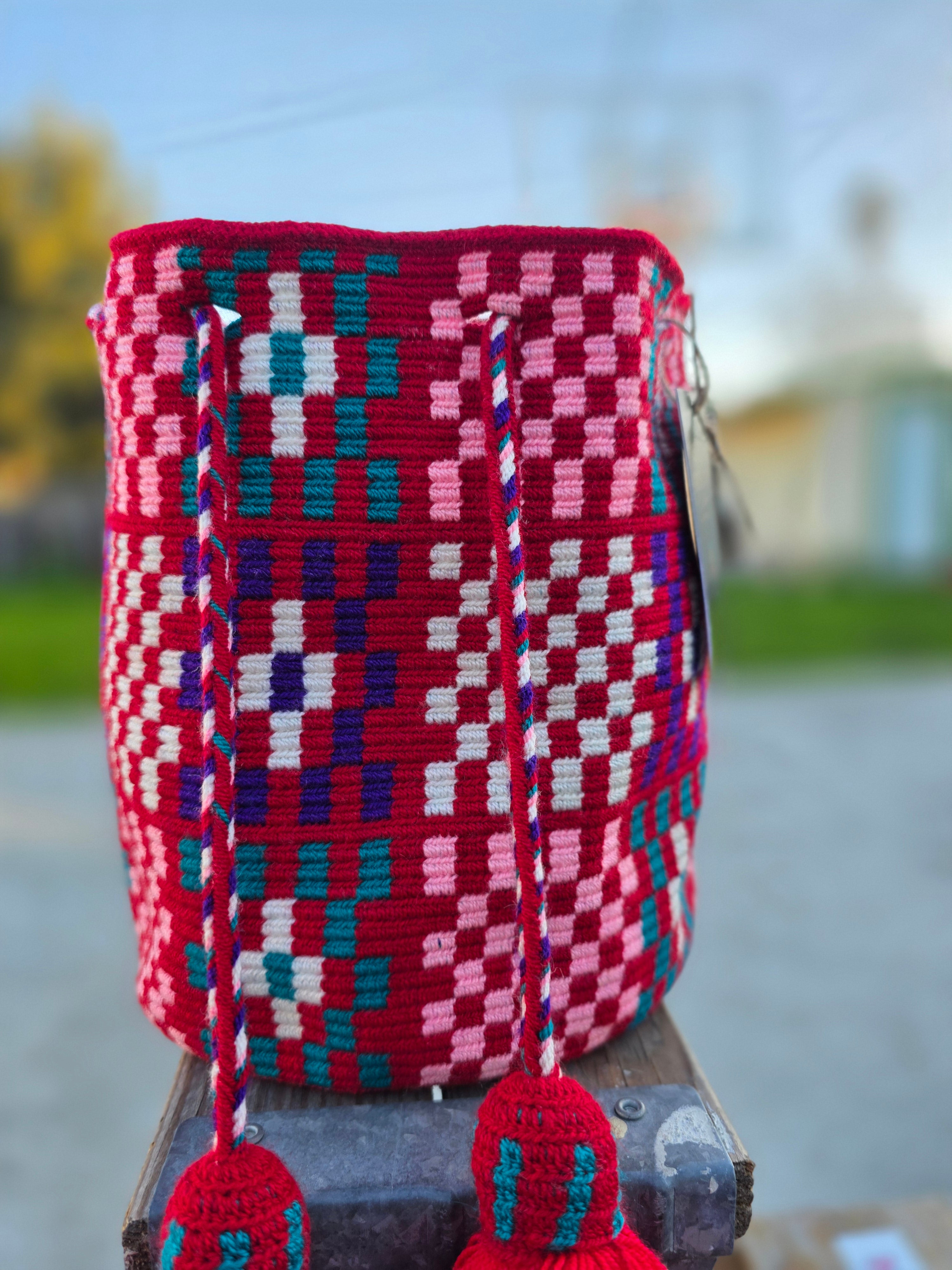 Crimson Grid
Medium One-Thread Mochila