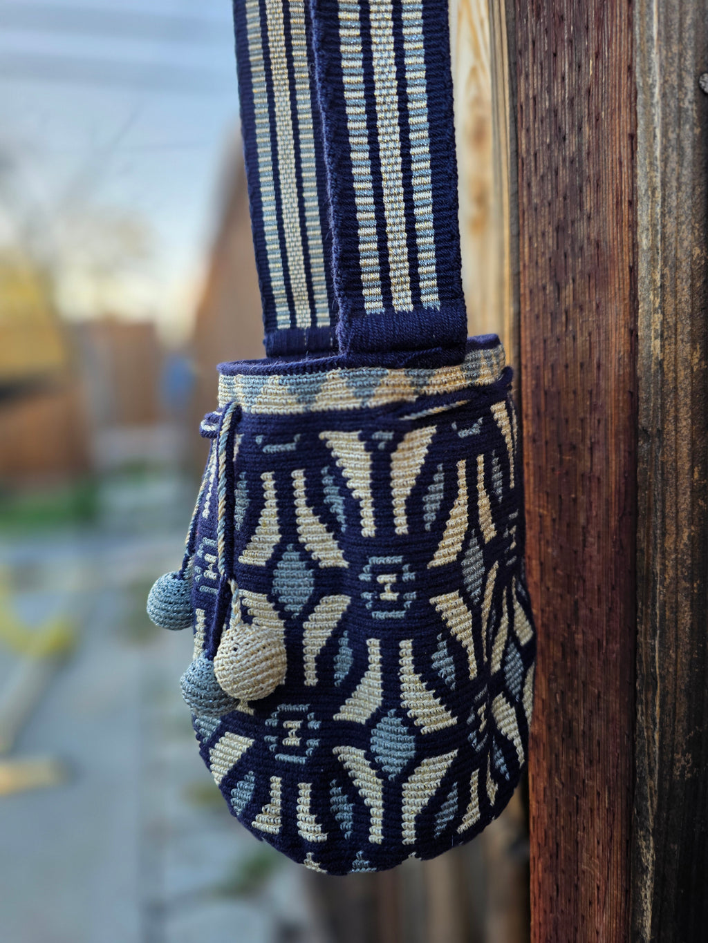 Night Signal
Small One-Thread Mochila · Metallic Thread