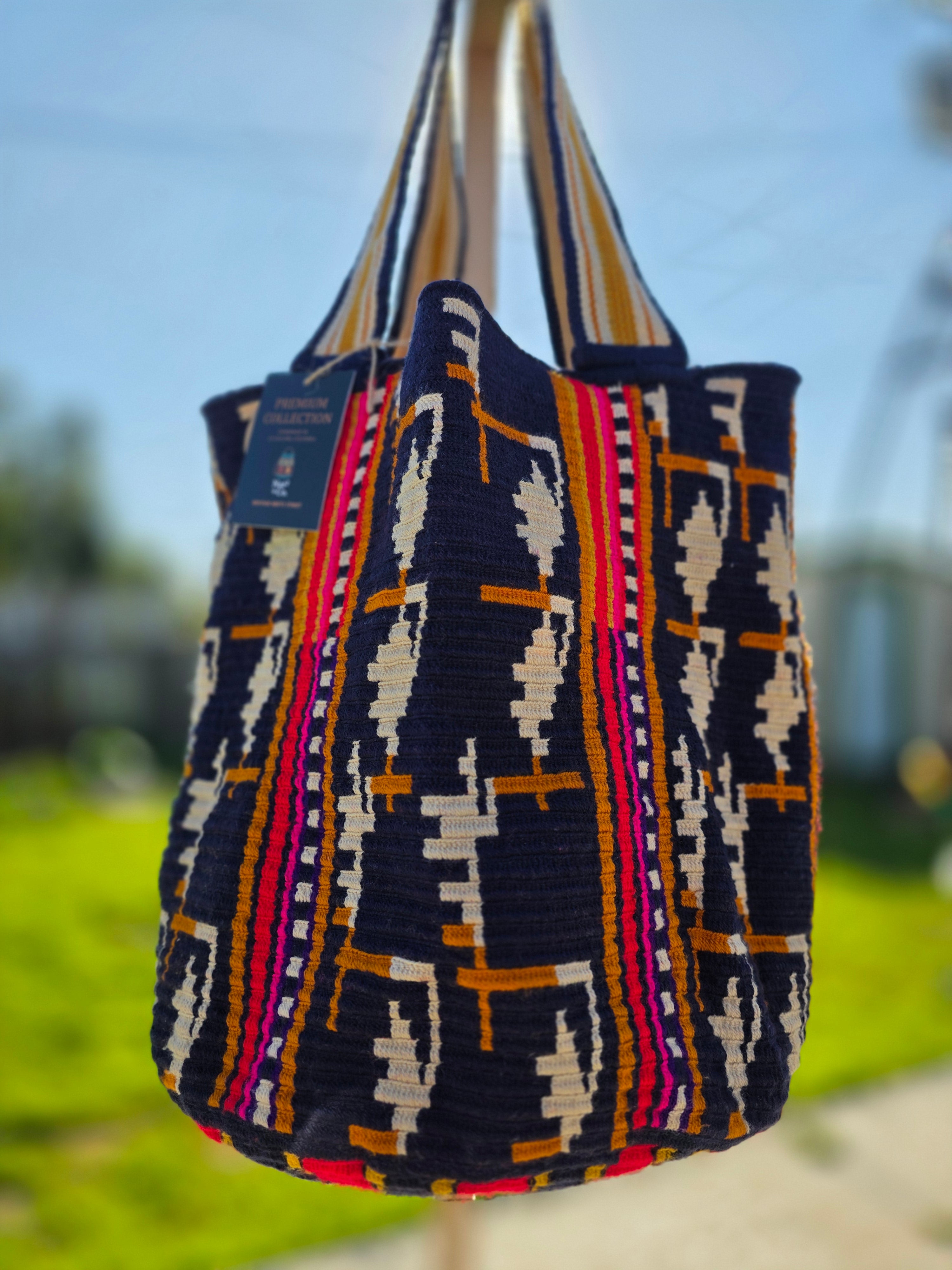 Fuego Vivo
Traditional Wayuu Playera (Beach Tote)