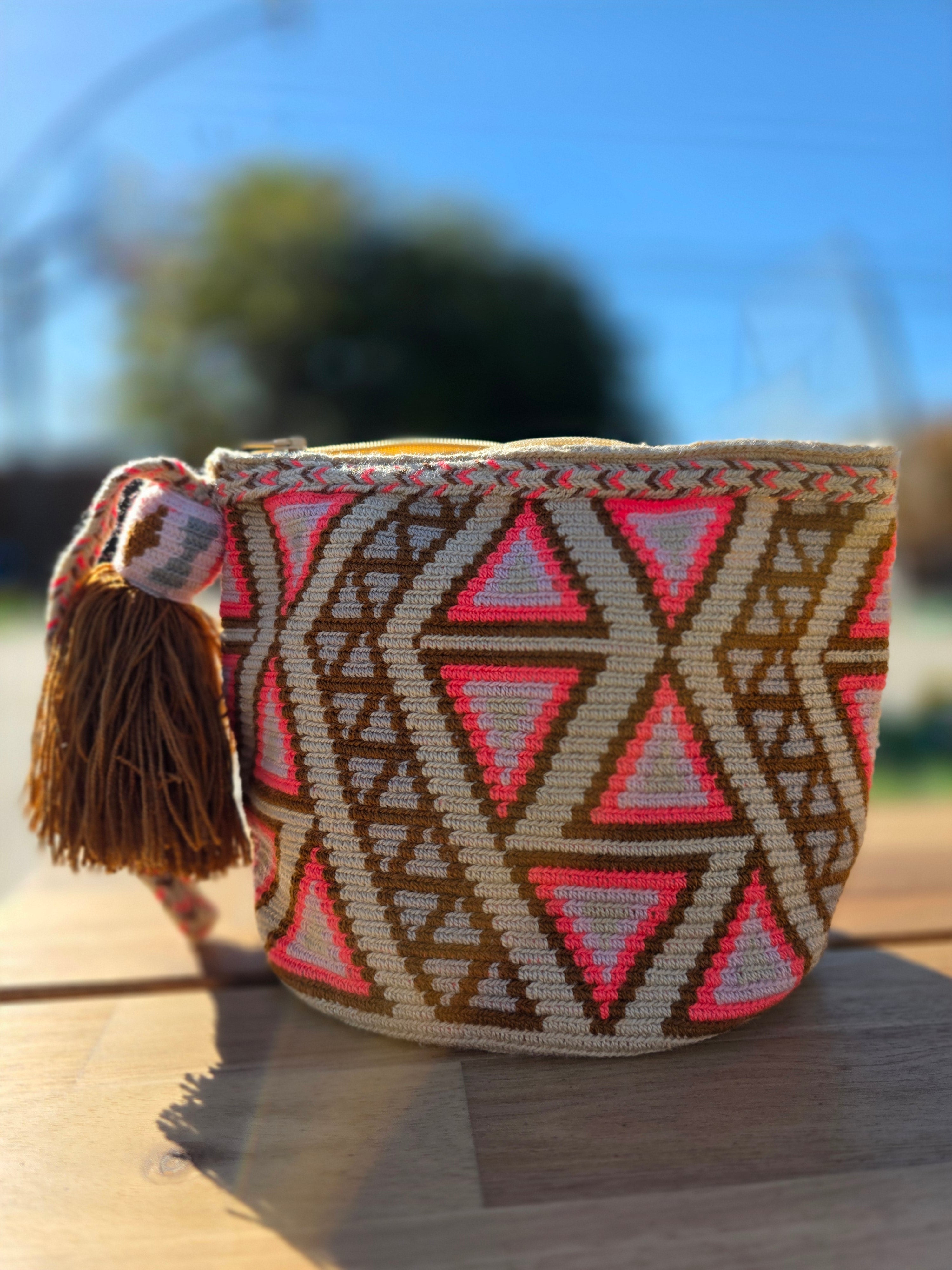 One-thread Cosmetic Pouches