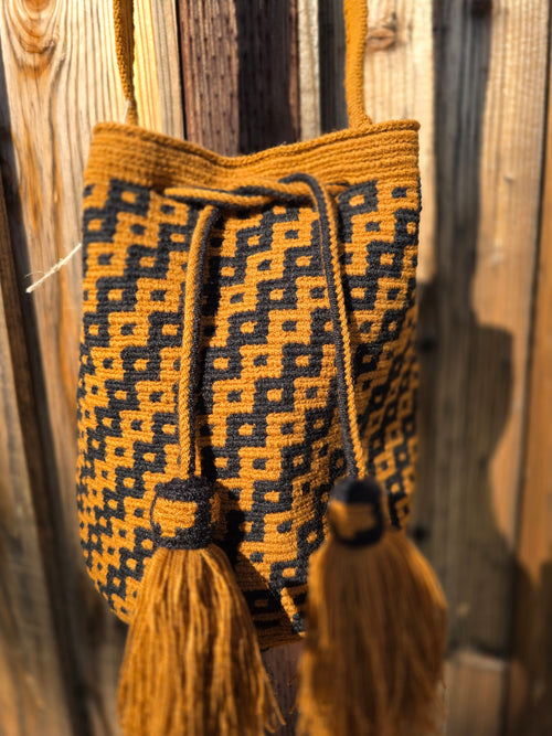 Amber Grid Mochila — Medium (Two-Thread)