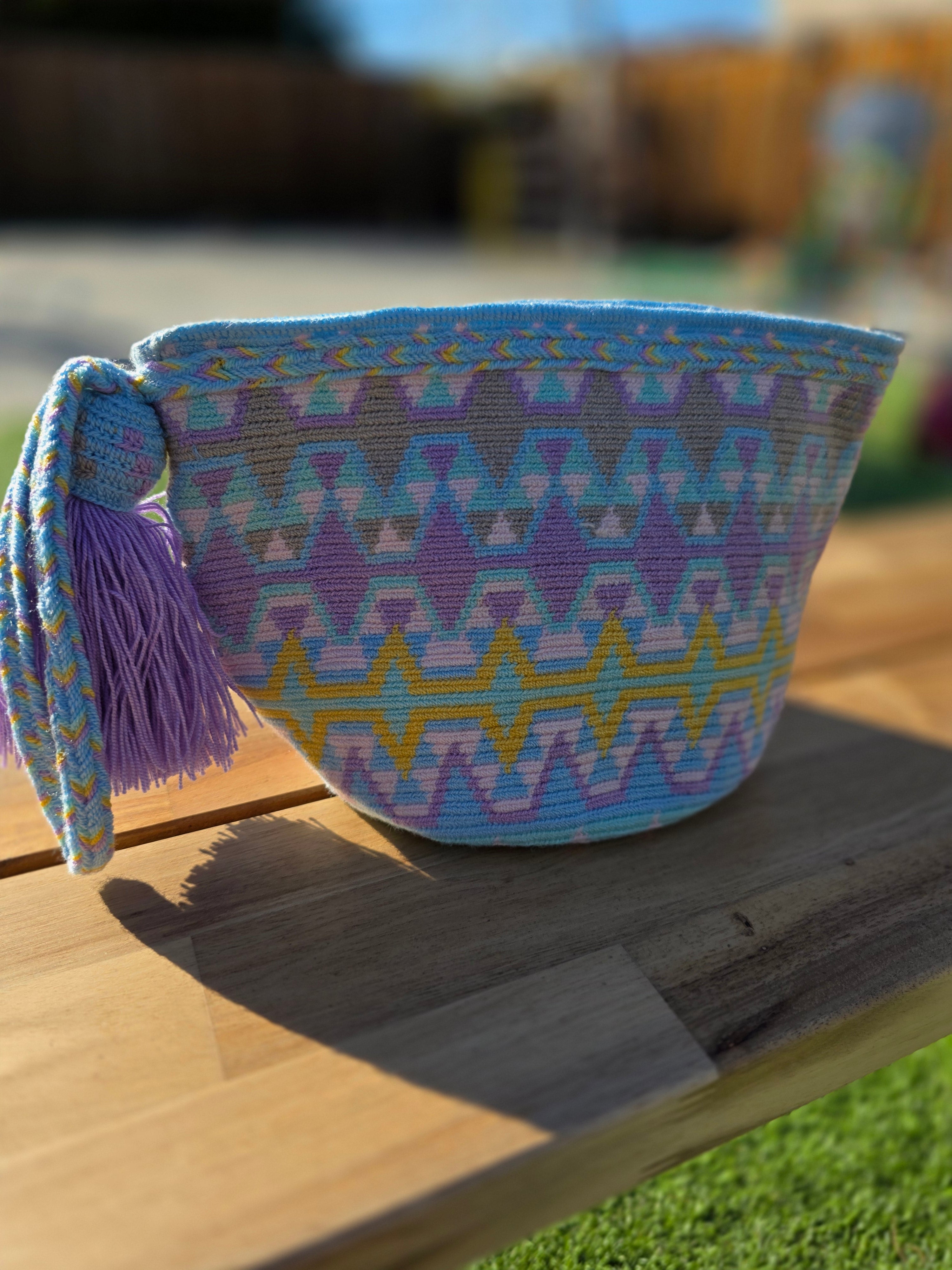 One-thread Cosmetic Pouches