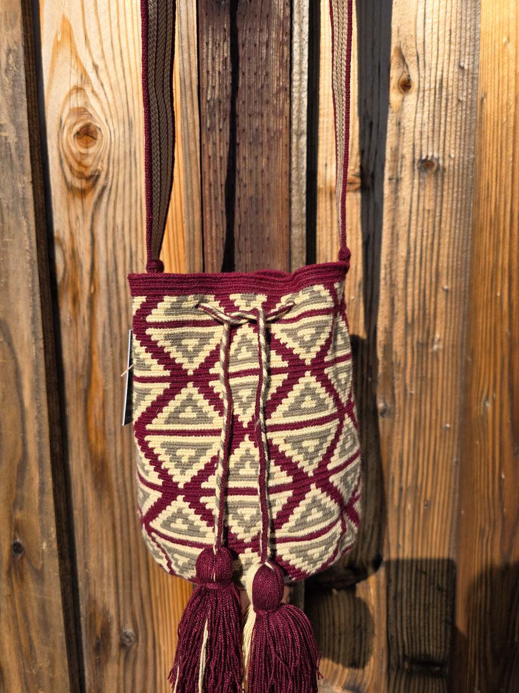 Garnet Trace
Medium One-Thread Mochila