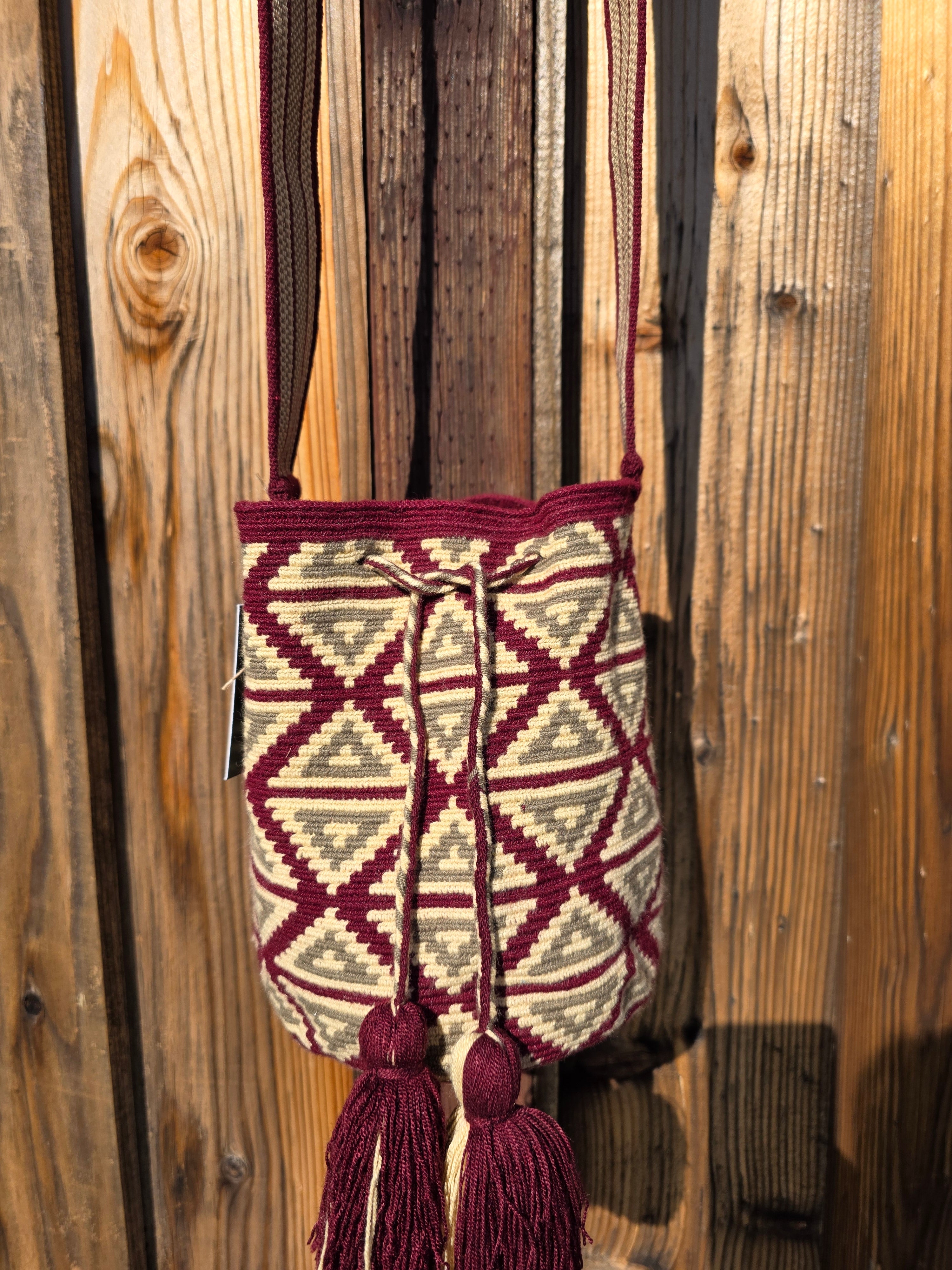 Garnet Trace
Medium One-Thread Mochila