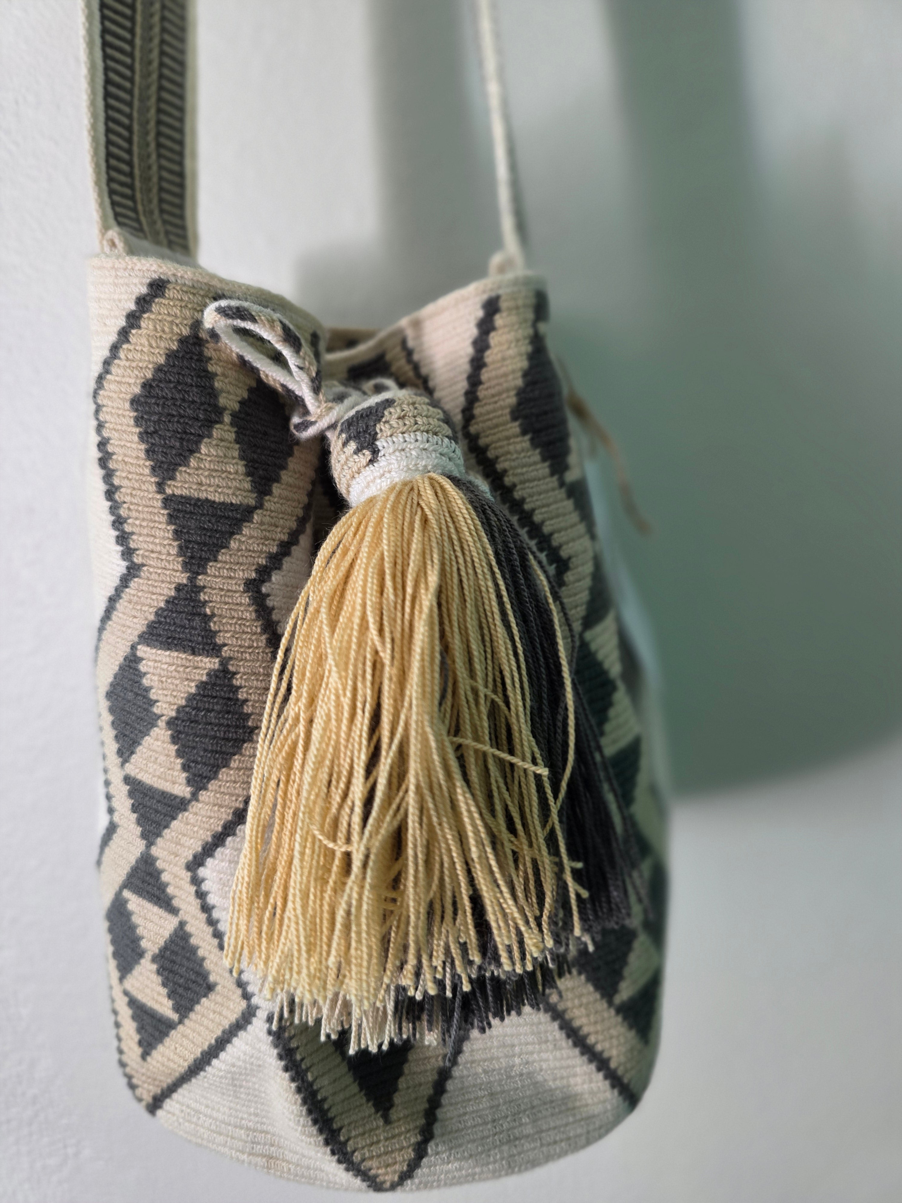 Ceniza (Ash)– One-Thread Wayuu Mochila Medium