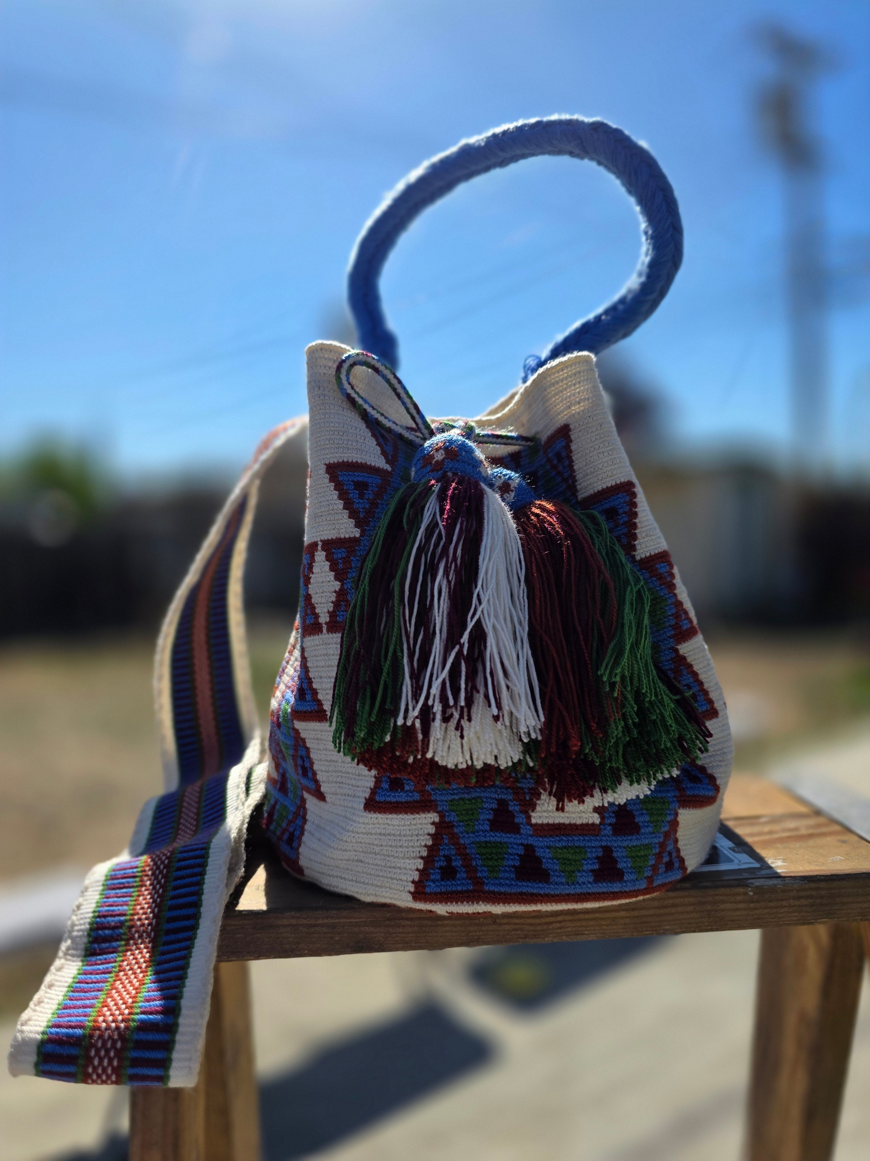 Aria – Medium One-Thread Wayuu Mochila Collector’s Edition