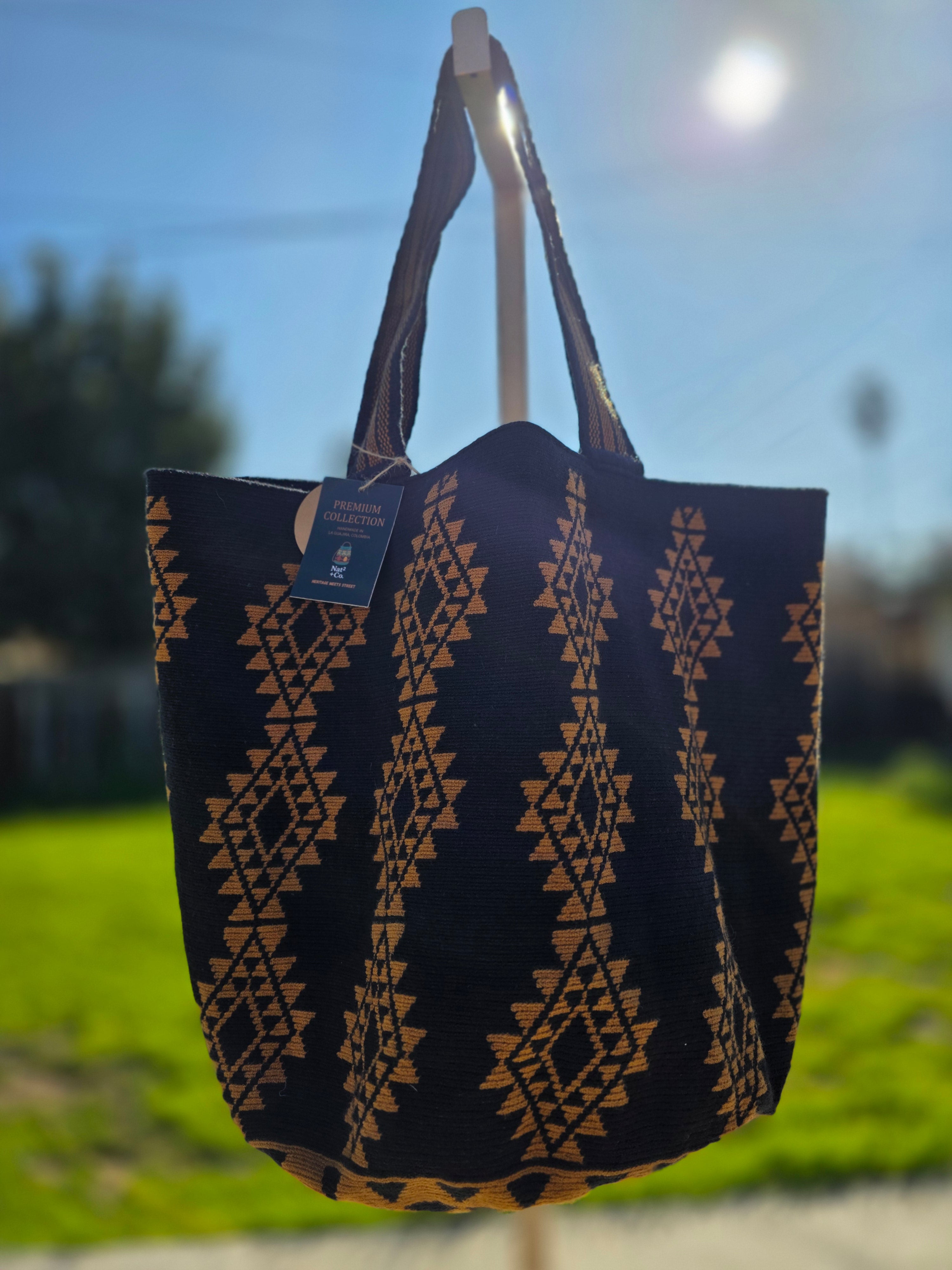 Golden Axis
One-Thread Wayuu Tote