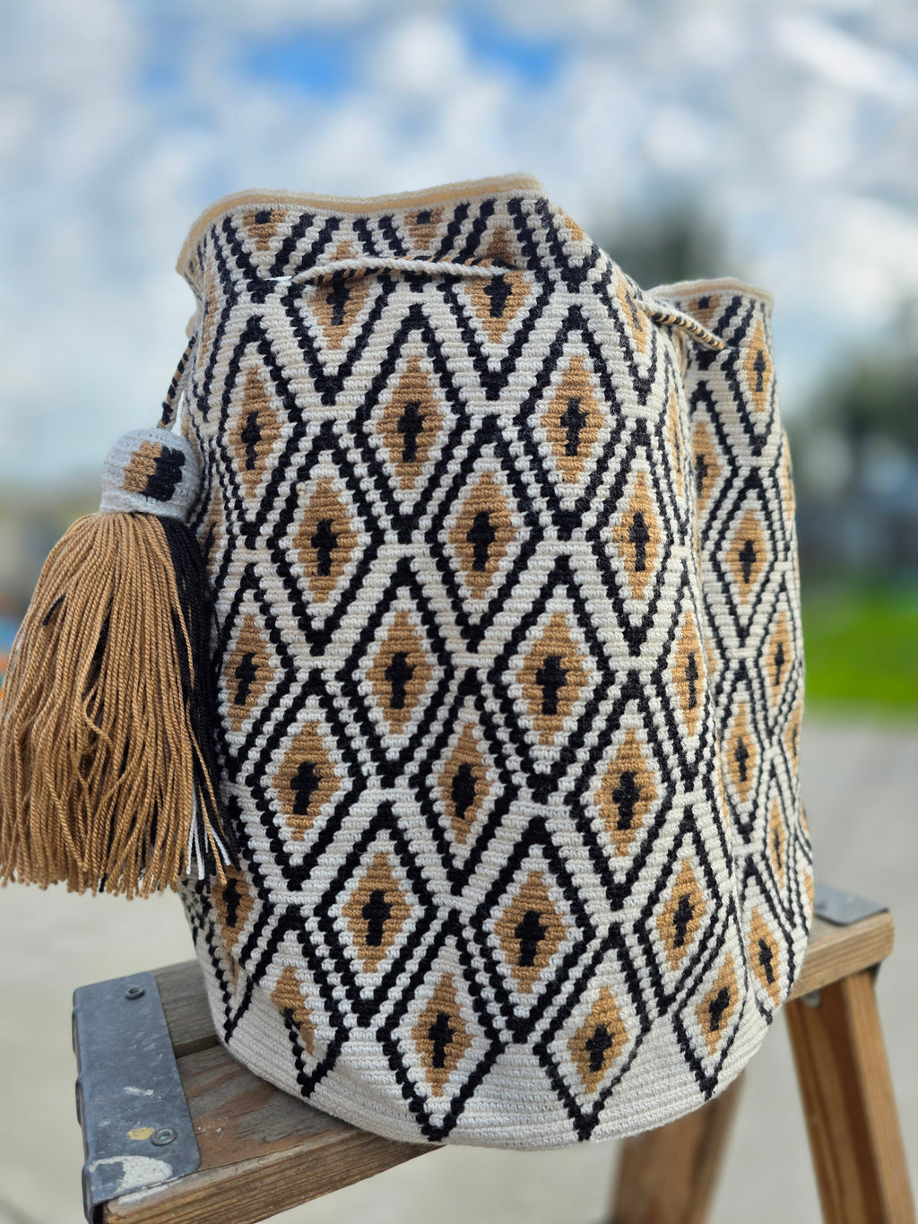 Desert Eclipse Mochila — Large (One-Thread)