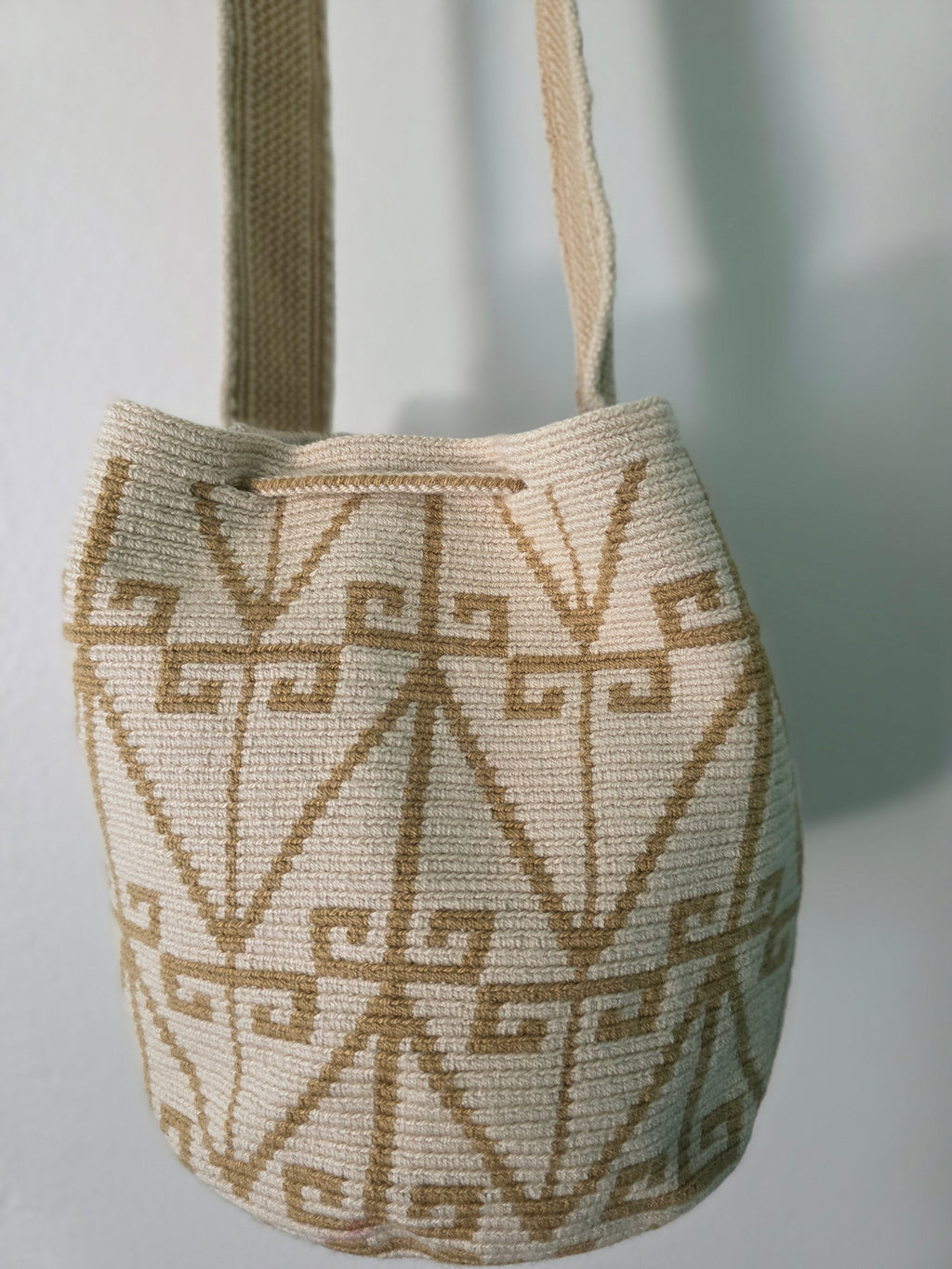 Authentic Wayuu Mochila- medium neutral boho bag, Colombian handmade purse. RO22