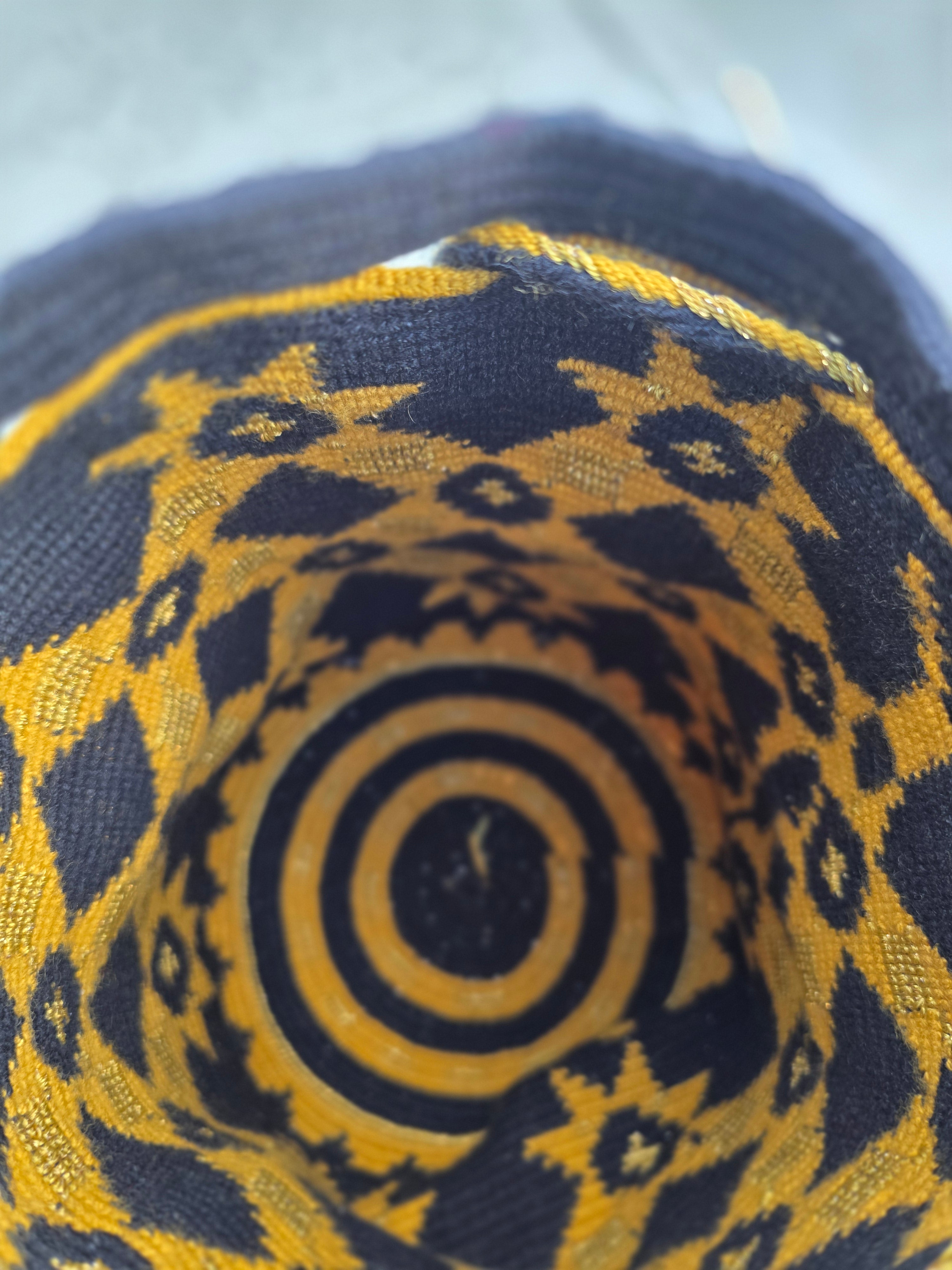 Midnight Gold Mochila — Medium (One-Thread)